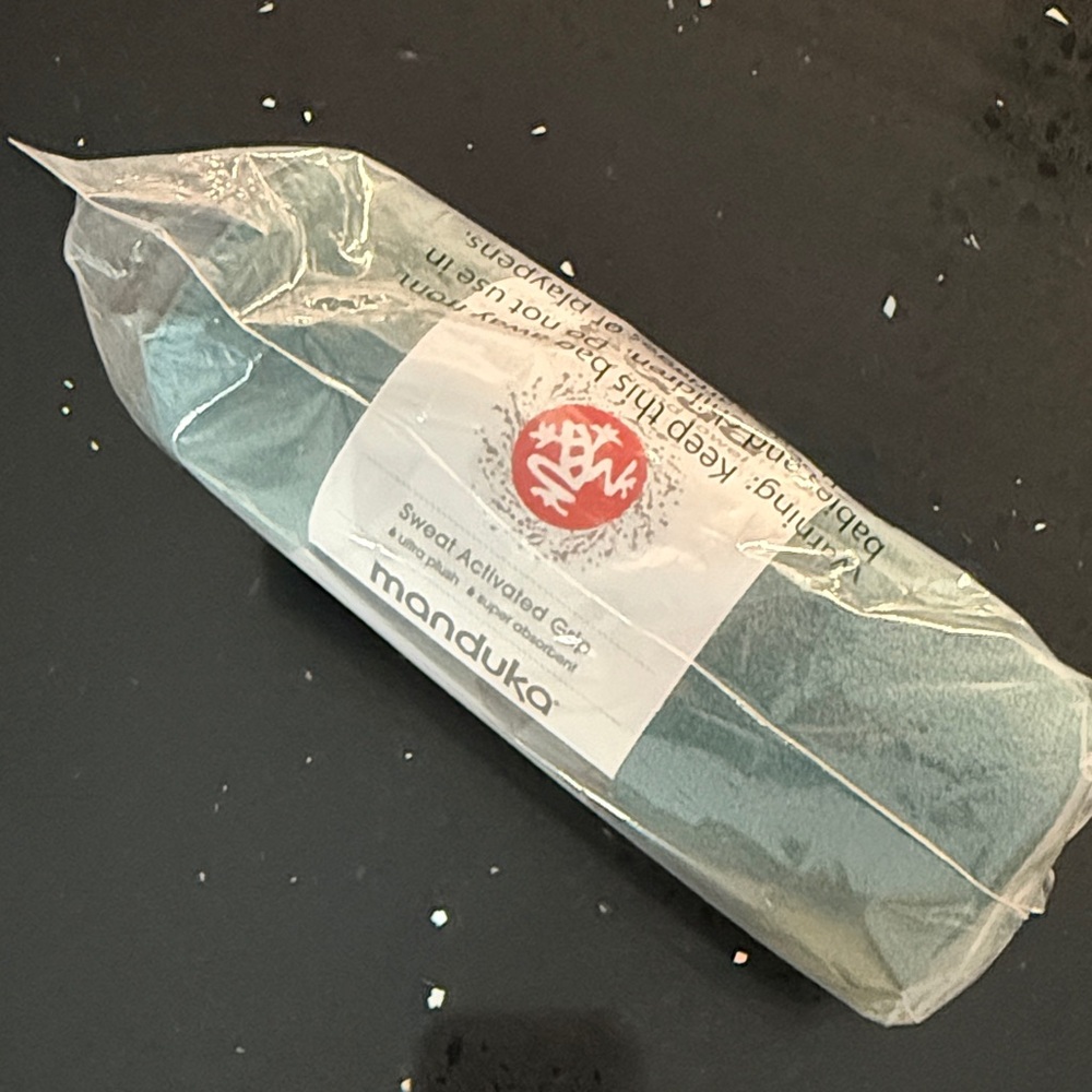 NWT Manduka Yoga Towel in Teal